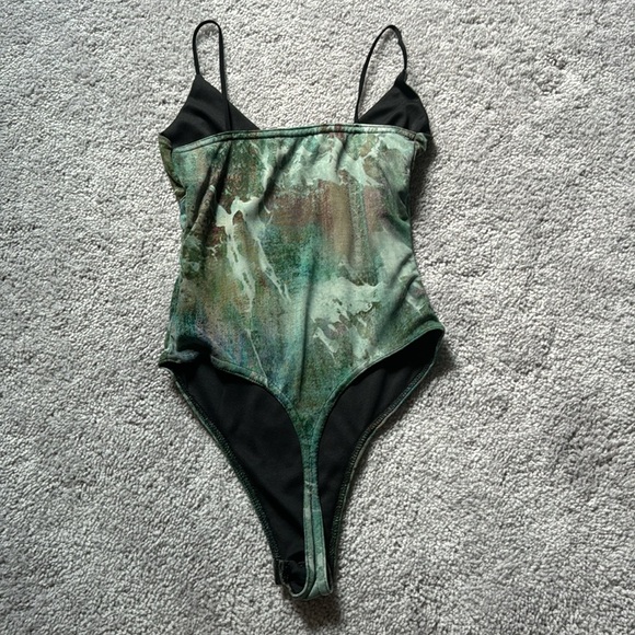 Pretty Little Thing Bodysuit - Picture 2 of 3